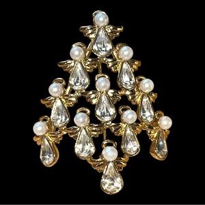 Christmas tree brooch, made of adorable little angels, vintage, signed